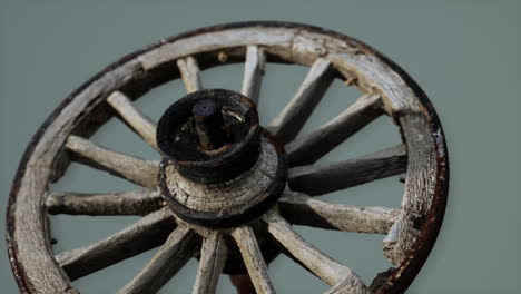 Handgefertigtes-Rustikales-Vintage-Holzrad,-Das-In-Mittelalterlichen-Wagen-Verwendet-Wird